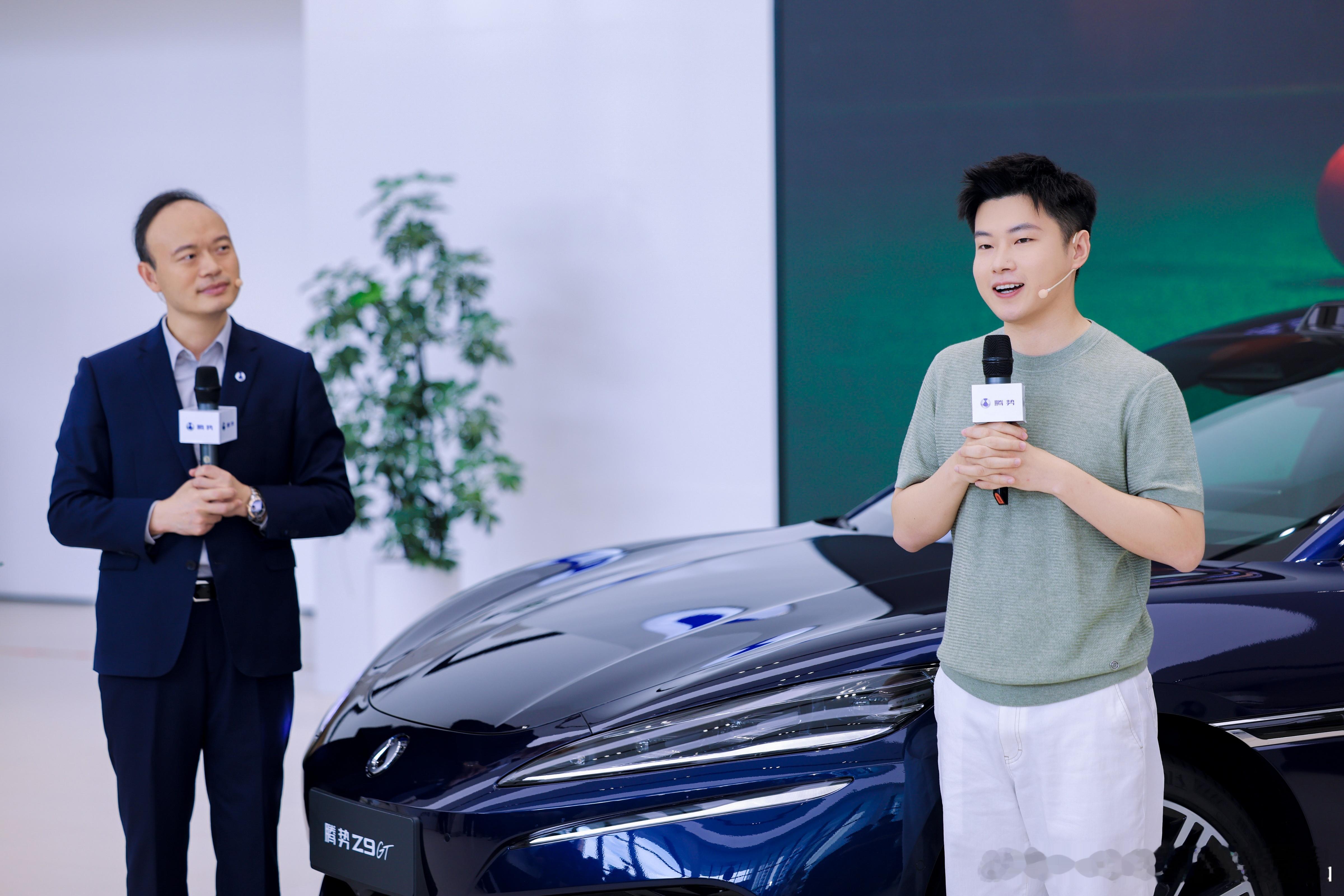 丁俊晖之后，赵心童扛起中国斯诺克新旗帜赵心童成功登顶斯诺克排名世界第一，书写中国斯诺克崭新一页。8月
