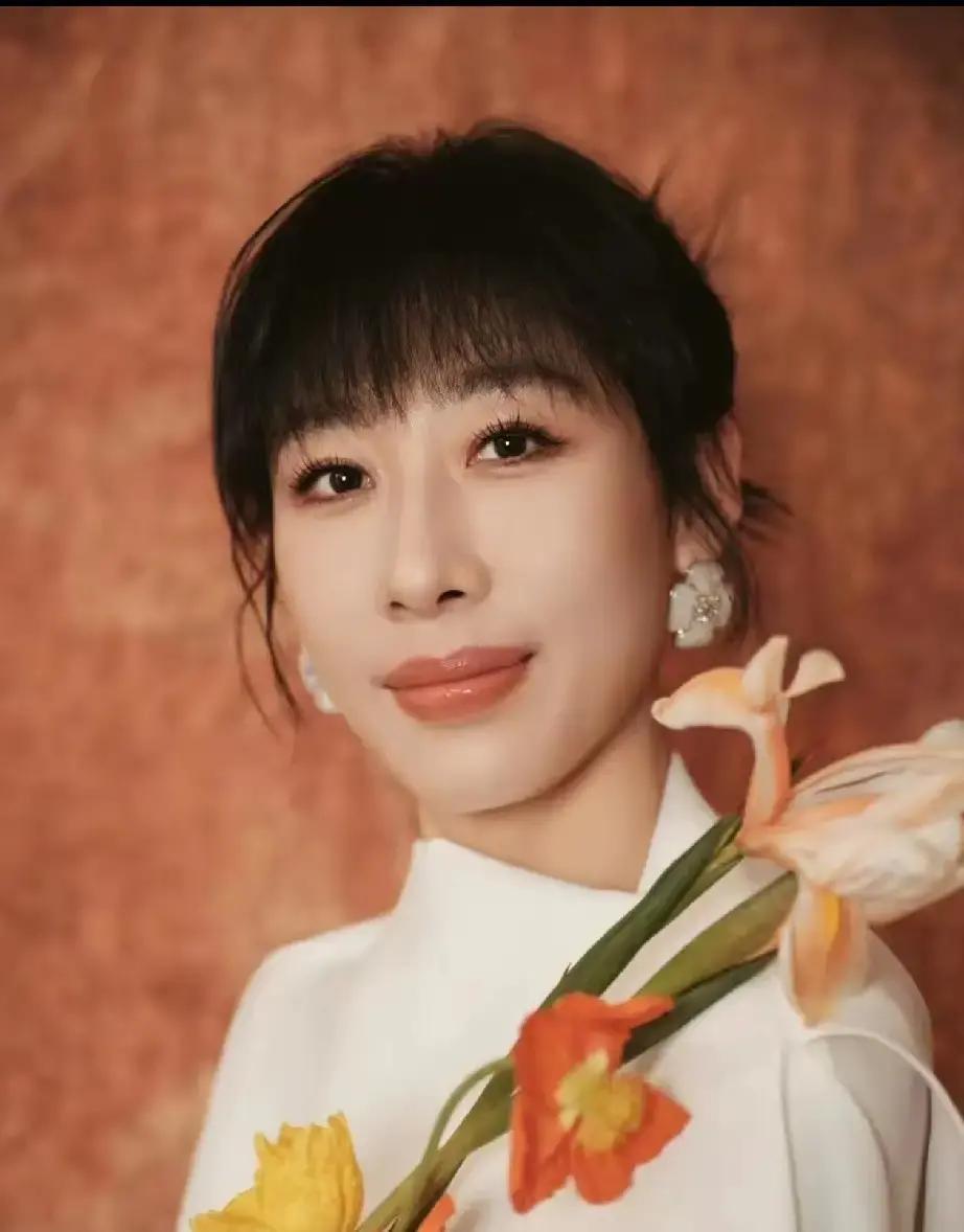 清唱救场3分钟，观众以为设计跨年晚会麦克风突然哑火，任素汐直接开口唱，稳得