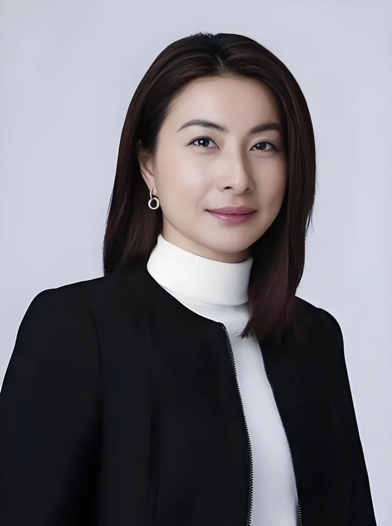 霍启刚这辈子能娶到郭晶晶，全靠老妈朱玲玲当年的果断阻拦。要不是朱玲玲硬拆两段豪门