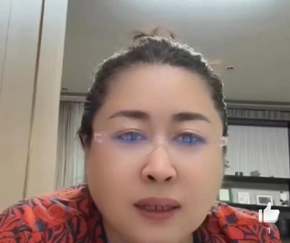 辛巴妈妈深夜开播表示不会理黑粉，一切都会好的！辛巴妈妈凌晨2点