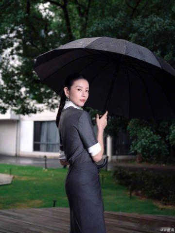 董洁顶级骨相董洁的骨相真的很优越，尤其是颌面线条干净利落，让她能轻松驾驭各种发