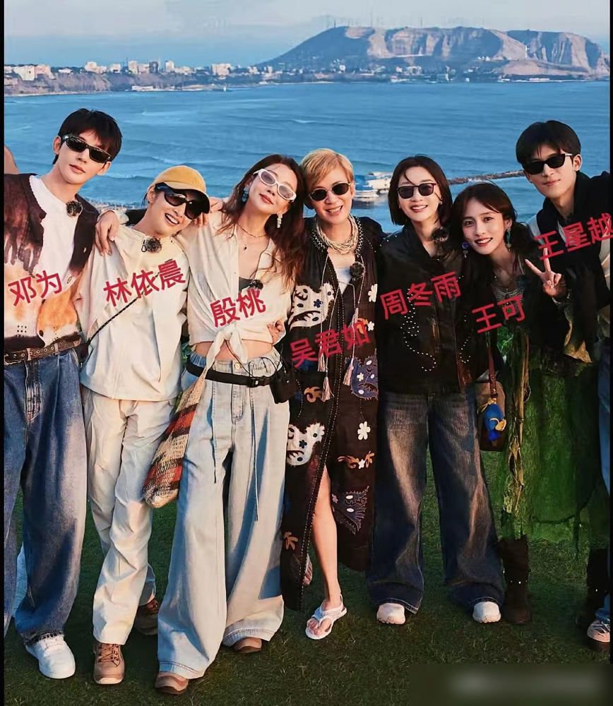 一张打码的投票卡，把《花少》第八季的底裤扒了。正片里吴君如手写的名字被糊掉，加上调换播放顺序，硬剪出
