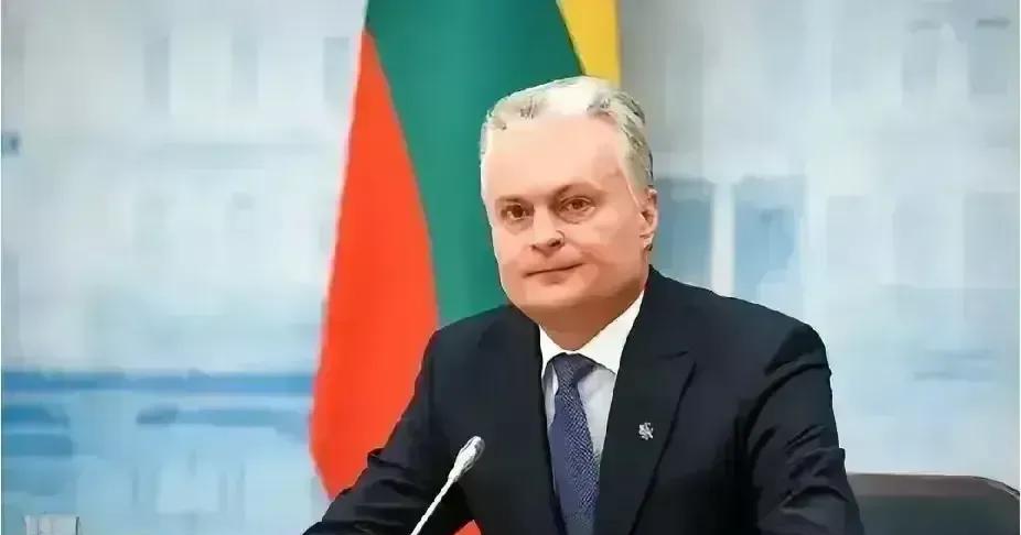 立陶宛总统瑙塞达一边有意和中国全面修复外交关系，一边邀请台独分子蔡英文访问立陶宛