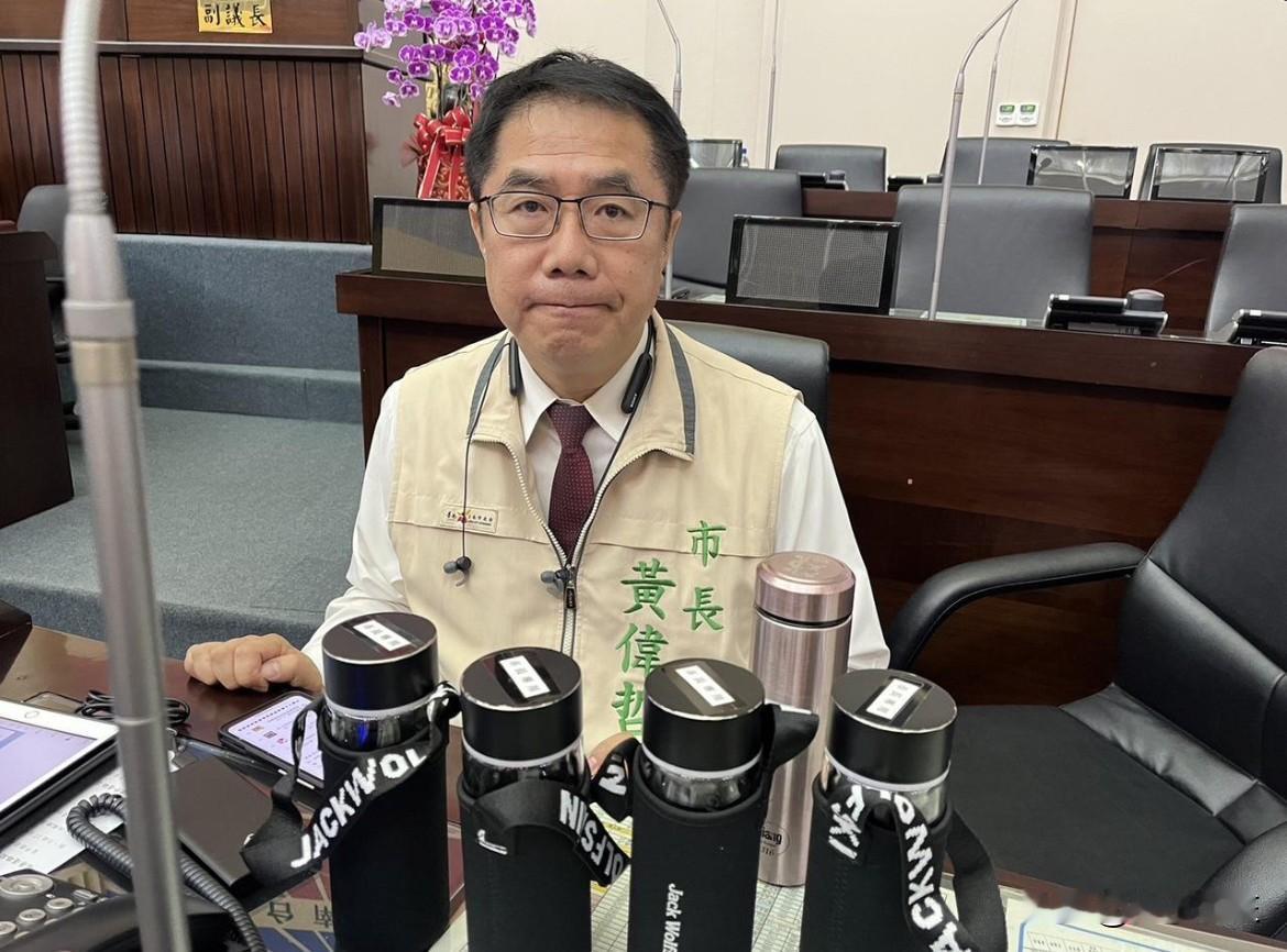 台南市长、黄智贤的哥哥黄伟哲今（22日）在脸书发文叫嚣，中国阻挠赖清德访问非洲，