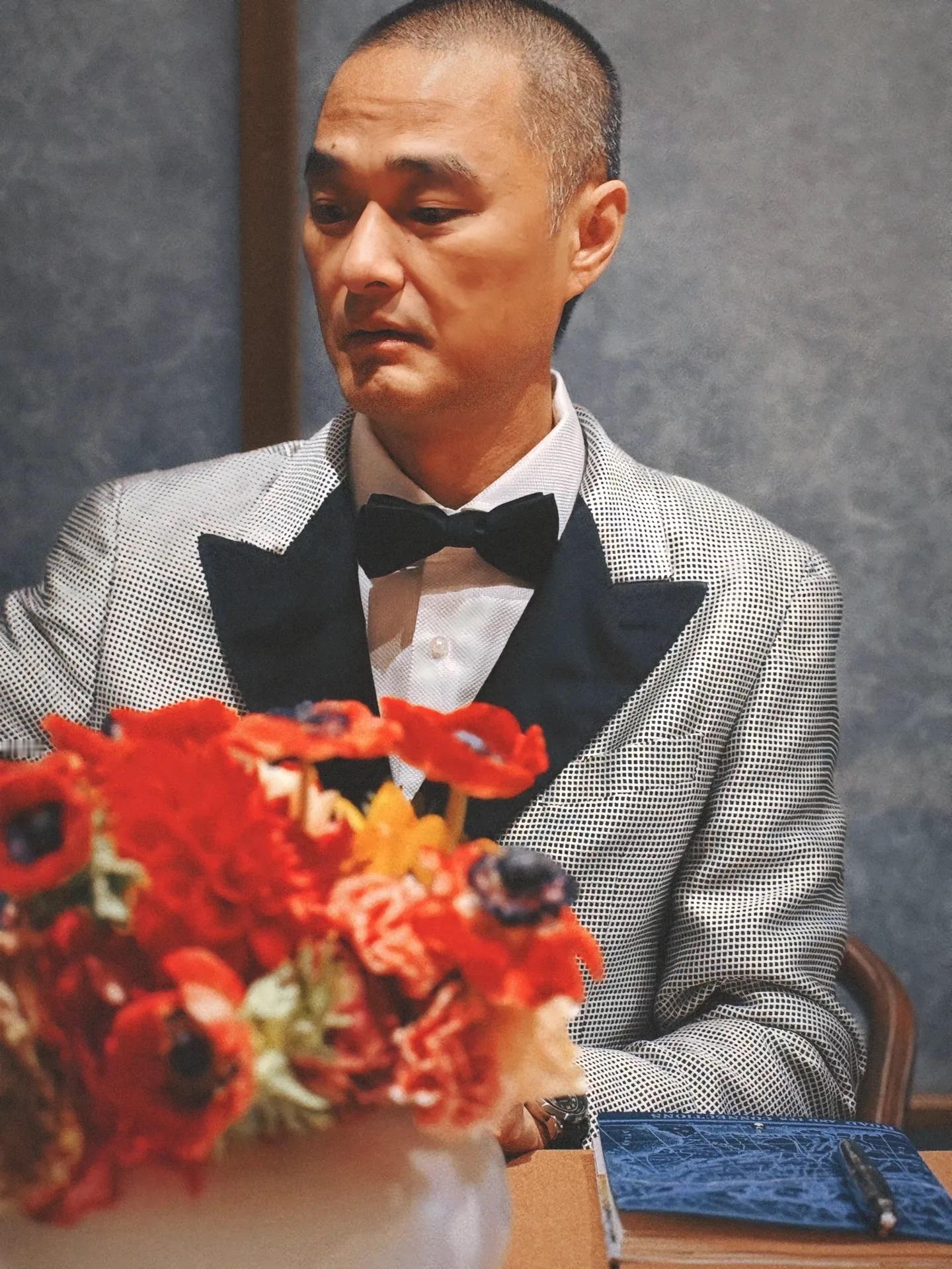 冯唐的一个人生建议：不要把伴侣看得太重！夫妻之间，不要总是盯着对方的一举一动。第