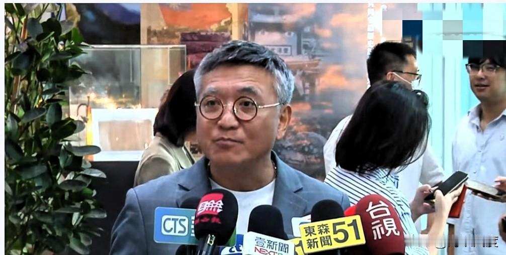 张亚中卷土重来，其办公室主任何启圣打着“终结王朝”的口号向国民党中央递交花莲县长