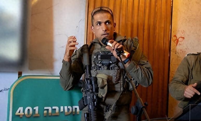 1.5万名全副武装的正规军，开着主战坦克去围剿区区150人的乡镇武装。你肯定以为