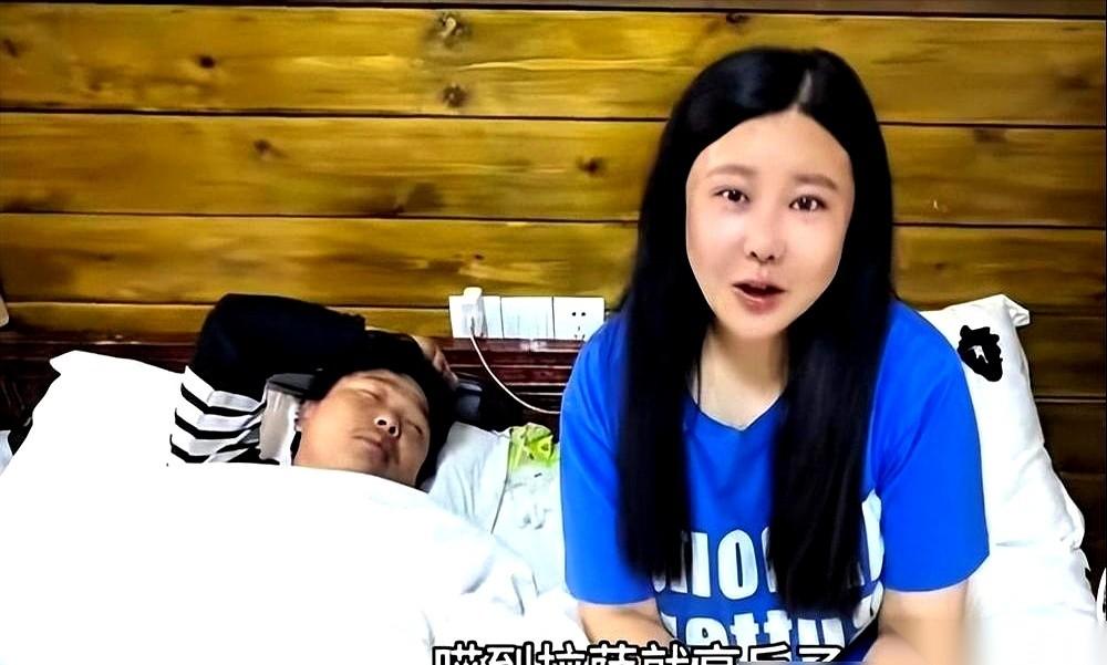 体温枪“滴”一声，39度。哥们儿半夜憋得满脸通红，指着自己胸口，一个字都说不出