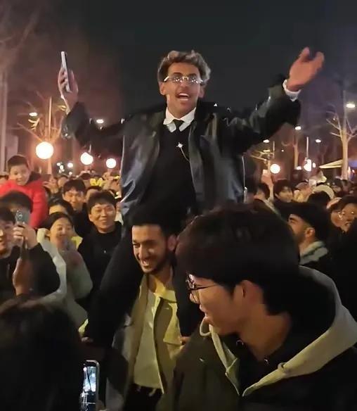很多三哥在中国玩得很嗨，甚至有的已经到了忘乎所以的地步了！2026年的元旦之