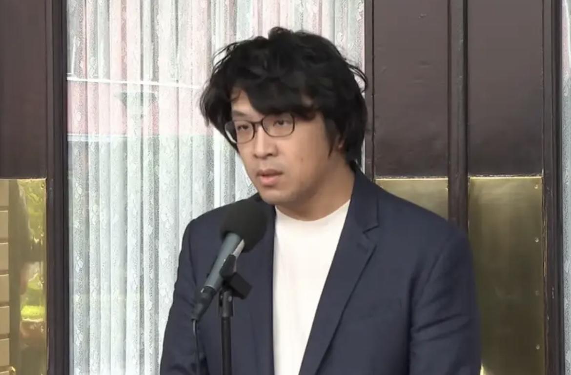 沈伯洋从德国窜回来还没歇脚，就急着叫嚣韩国瑜“没高度”？这脸皮也太厚了！明明自己