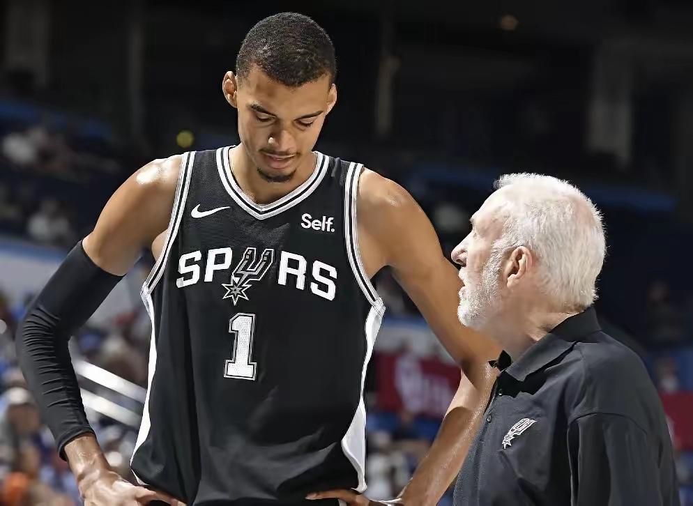 NBA最新常规赛MVP排行榜更新，马刺超级新星文班亚马上升至第2位。这个波波维奇