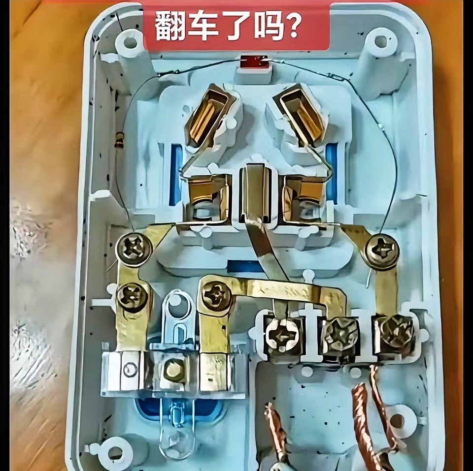 干了10多年的电工，被这插座整迷茫了，不会接了！