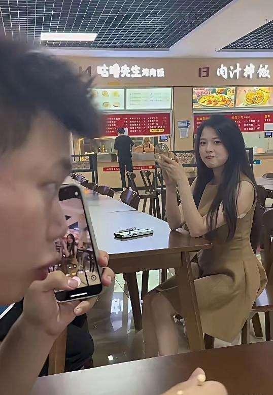 这是不是人生最尴尬的事情啊？反正我都想找个地缝钻进去。