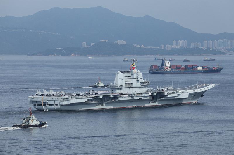 《三航母“大动作”：中国海军远海“亮剑”，威慑力拉满！》17日，“人民海军”微