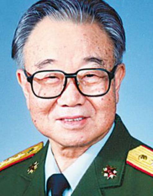 上世纪50年代，南京军区司令员许世友挑选秘书，要求具备以下三条：一、胶东人，二、