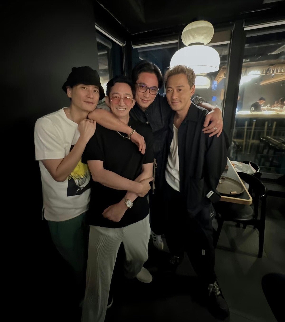吴启华、林峯、黄宗泽、吴卓羲聚会，港剧男神们！吴启华好会保养，外表看起来和他们三