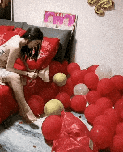 小姐姐今天刚结婚，有点开心。