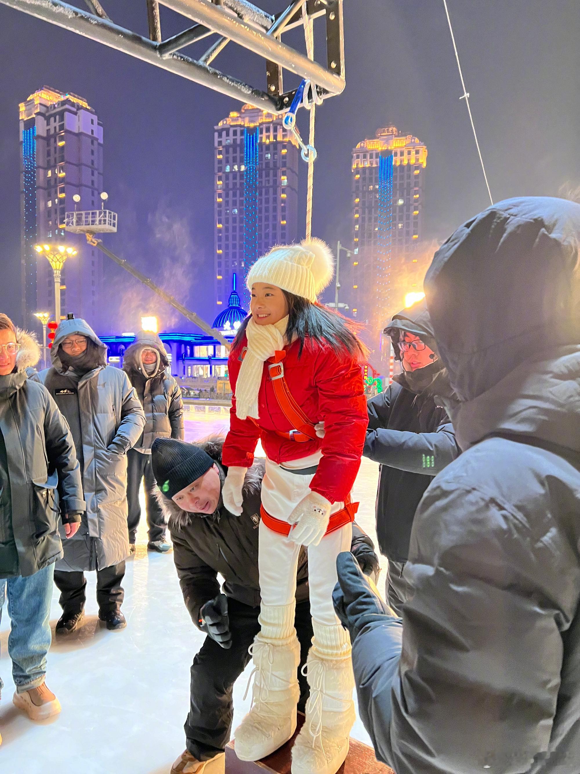 梅婷女儿上春晚了梅婷全家看女儿春晚节目从《好东西》到春晚舞台，梅婷女儿曾慕梅的