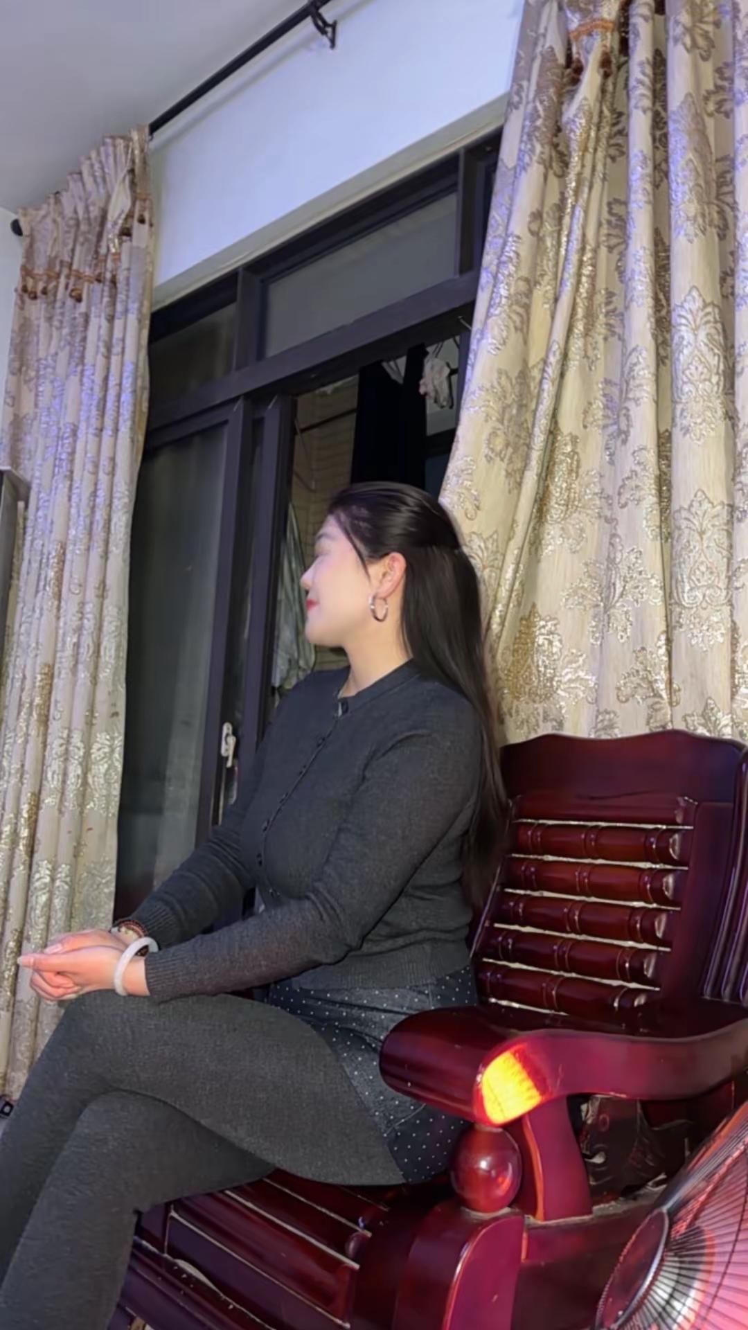 你不穿黑丝，不穿蕾丝，不打麻将，你让大哥爱你啥?爱你丑，爱你作，爱你会过日子，还