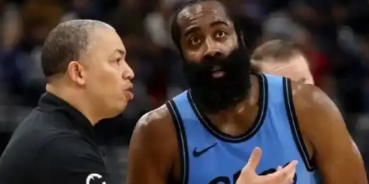 快船要想翻身,保罗跟邓恩必须拆开,有一个去坐冷板凳保罗跟邓恩太不适配了,这么