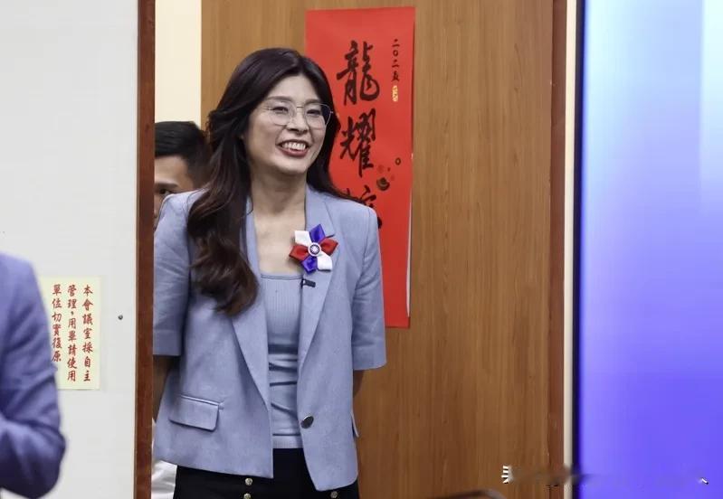 郑丽文的逆袭，真是她一个人的胜利吗？很多人以为这是“改革派”的崛起。错了！真相是
