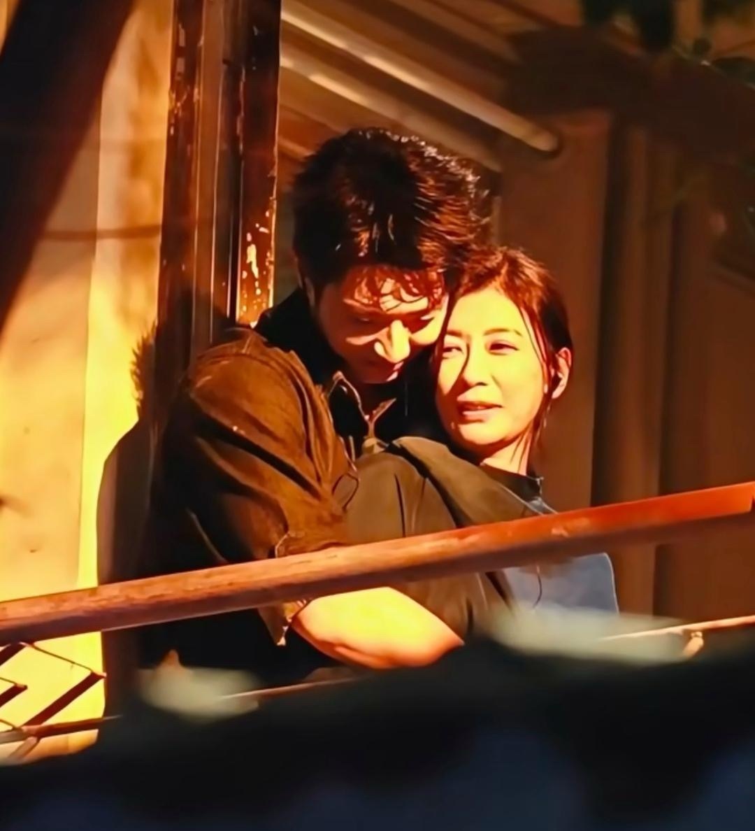 太意外：51岁的贾静雯竟然与28岁的陈靖可饰演情侣，到底是找不到合适的人，还是靠