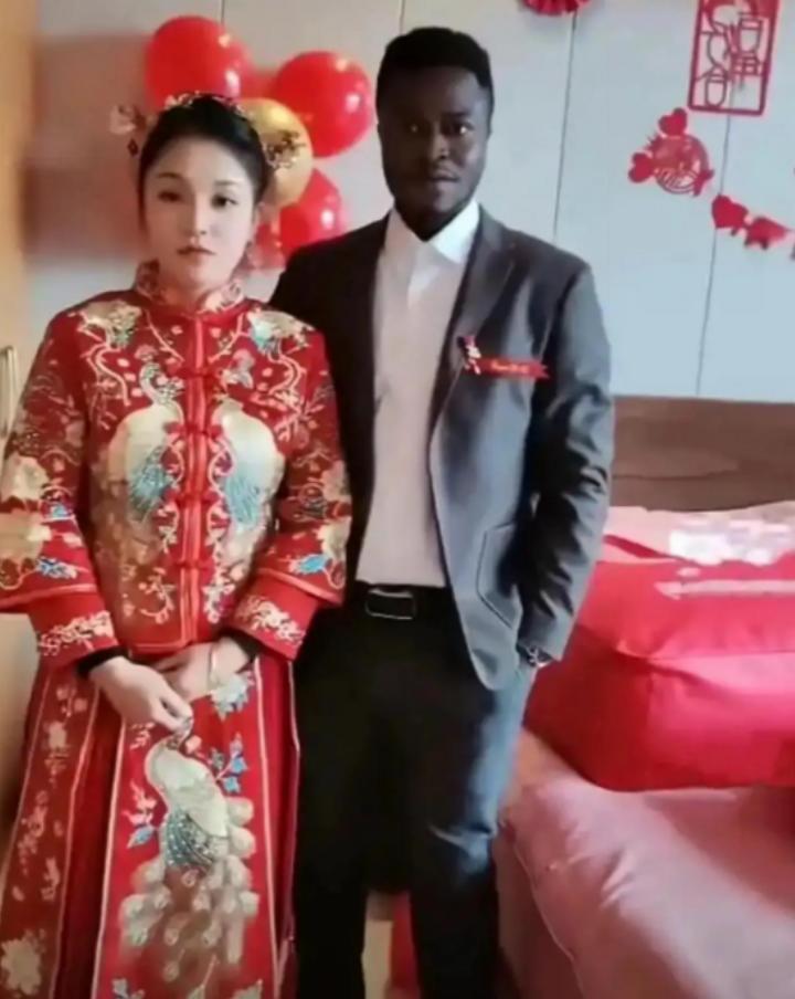 武汉女子嫁给非洲籍男子，婚后丈夫多次出轨，她忍无可忍起诉离婚，要求净身出户再赔1