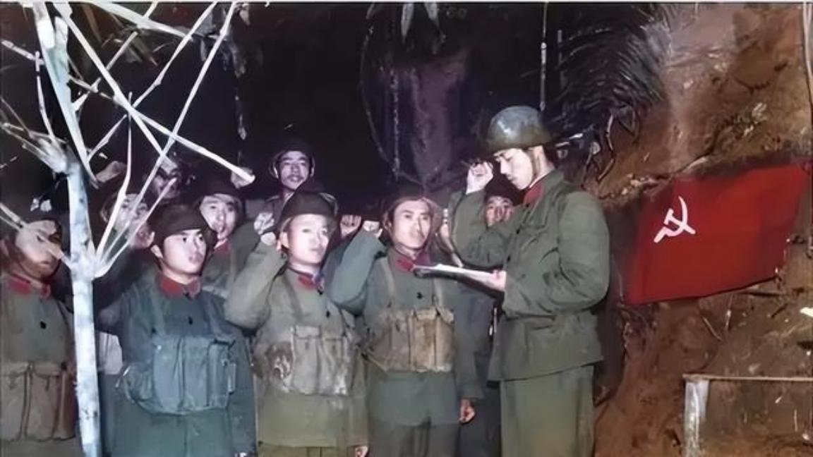 2007年5月，作为战斗英雄的刘亮华到民政局办事，结果惨遭侮辱，一怒之下他放火民