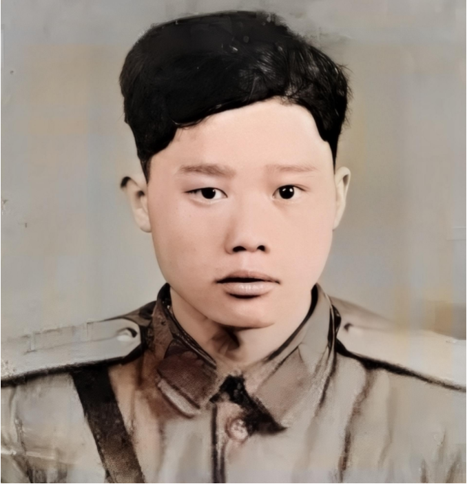 1951年1月28日，志愿军小战士潘天炎因为拉肚子，就去附近的草丛里上了趟厕所。