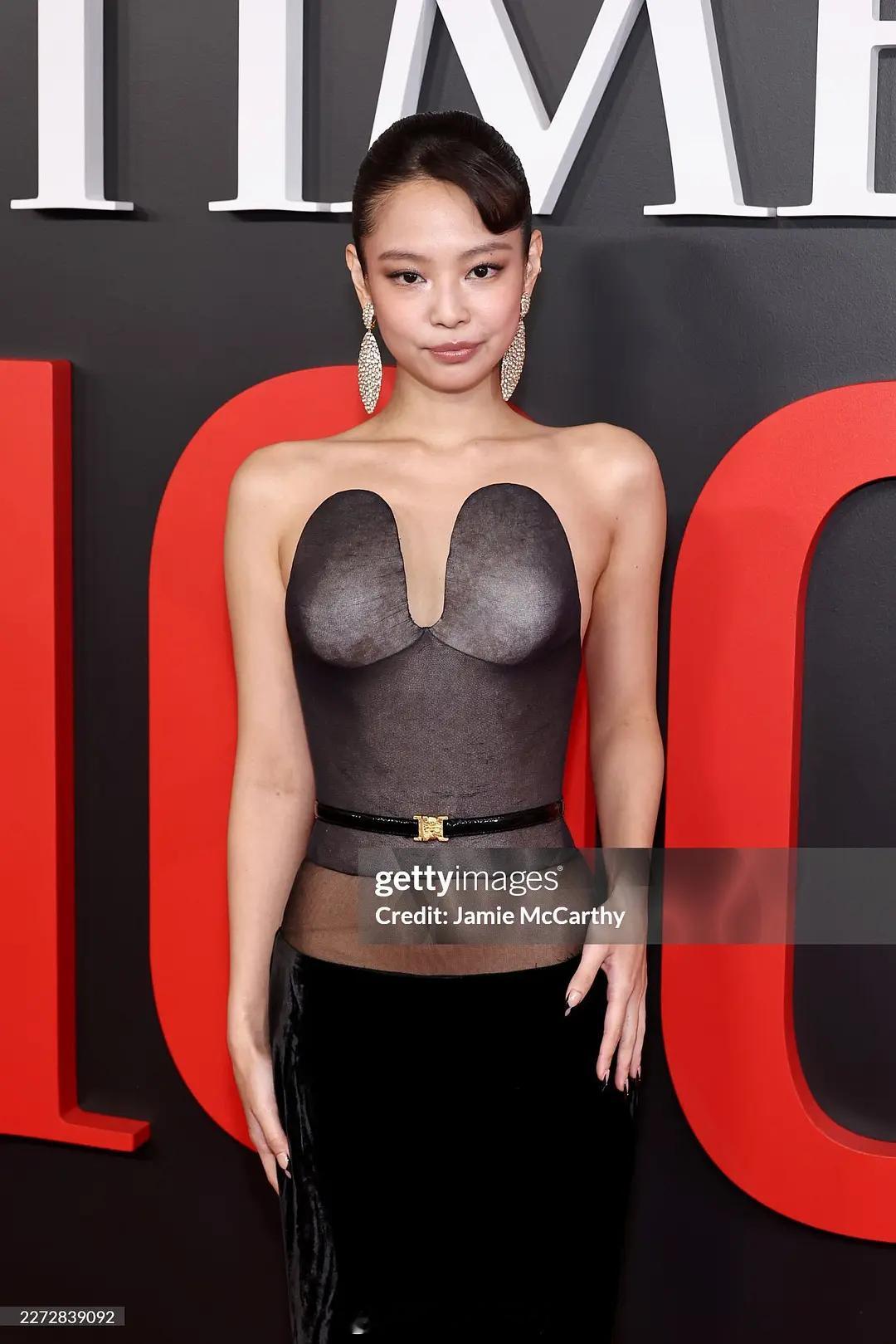 Jennie秀场造型g社生图，hold住了吗？