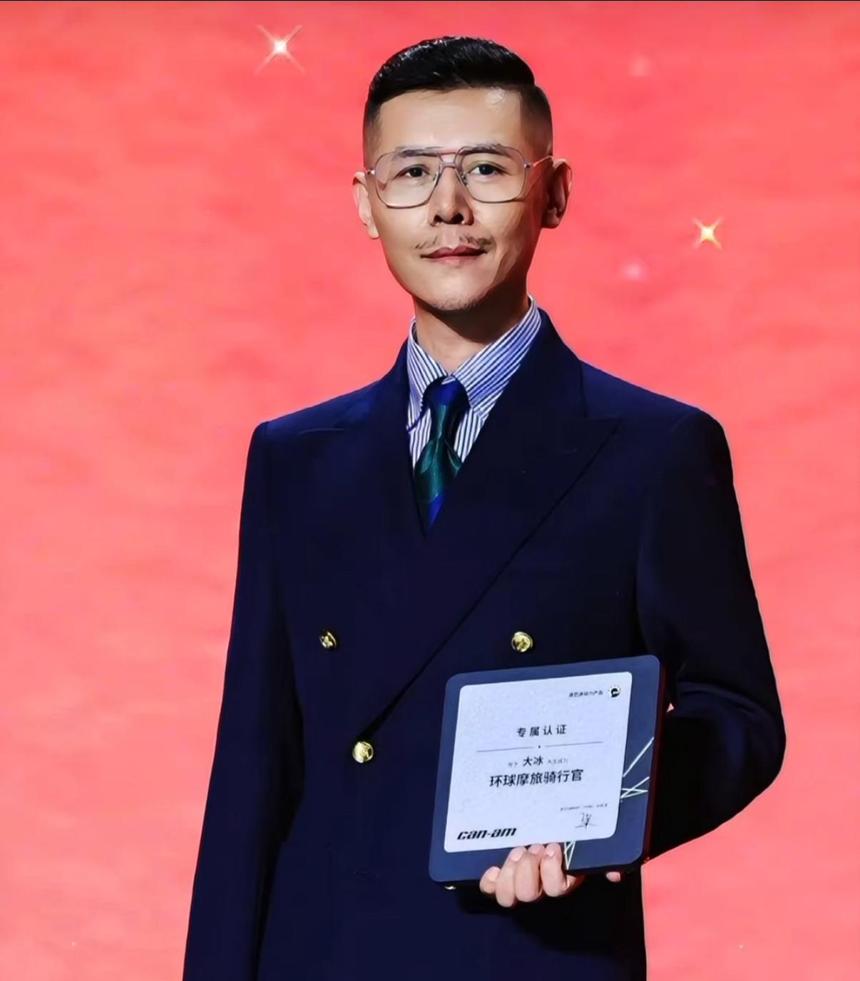连麦阿姨：冰哥，我64了，老伴走了几年，儿子在南方打工，一年回来一趟。我地里还