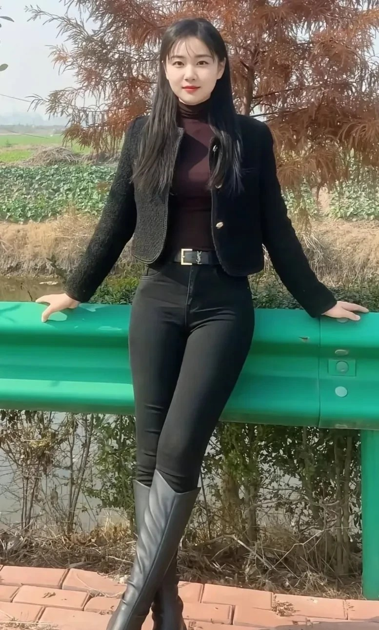 绝对是大美人啊！这就是一个人的颜值和气质所呈现的魅力！