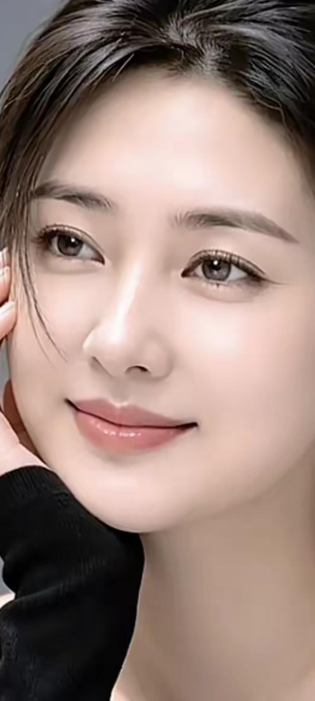 温柔甜美的微笑，散发着自然的光彩！🌟✨