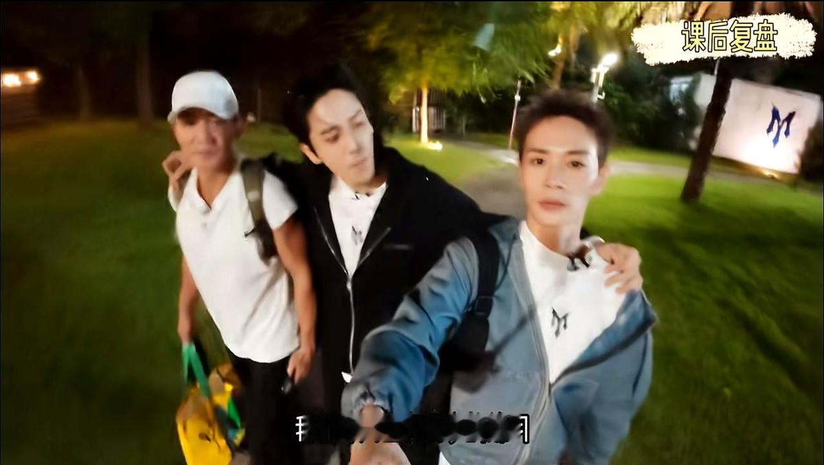 纯演员硬刚全开麦唱跳，下场就是被网友挨个挑刺。《披荆斩棘2026》二公舞台，曹骏头一回当队长，带着刘