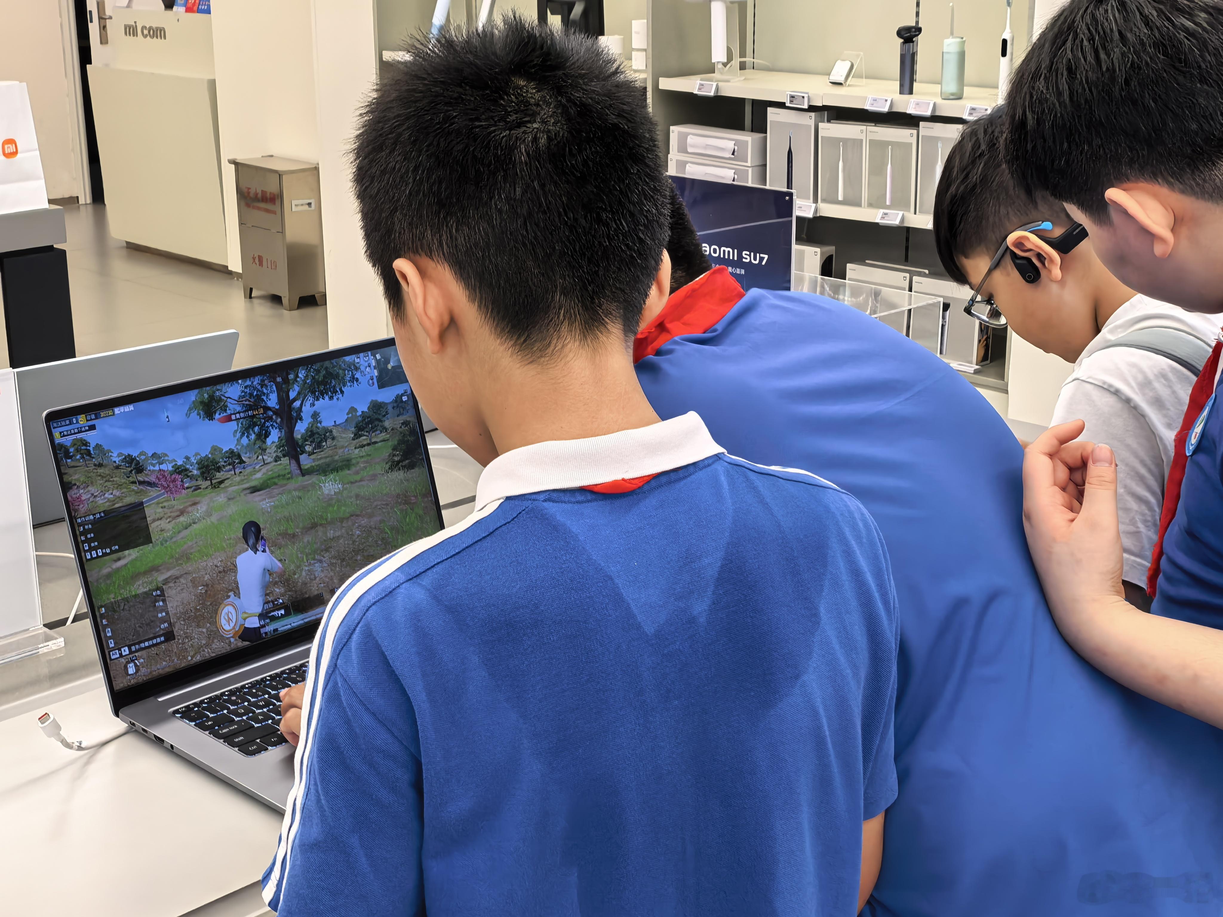 以后小孩就是用电脑玩手游了[笑着哭]​​​