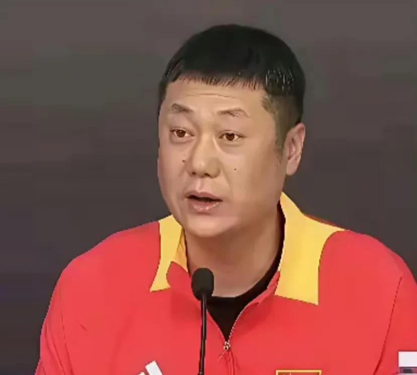 女排教练赵勇就是一介草夫，暂停局不布置任何战术，就是一味的指责和大骂队员！你大