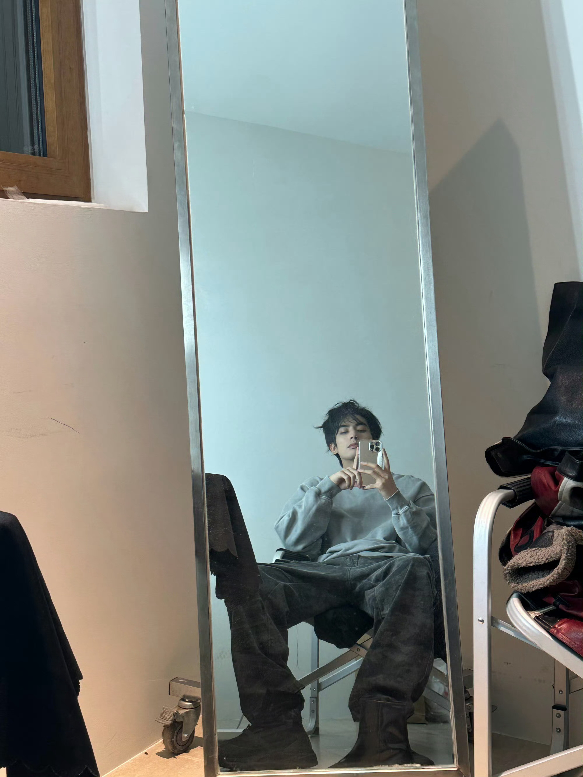 宋威龙帅哥你最近频率爱惨了，太帅了哥！根本移不开眼