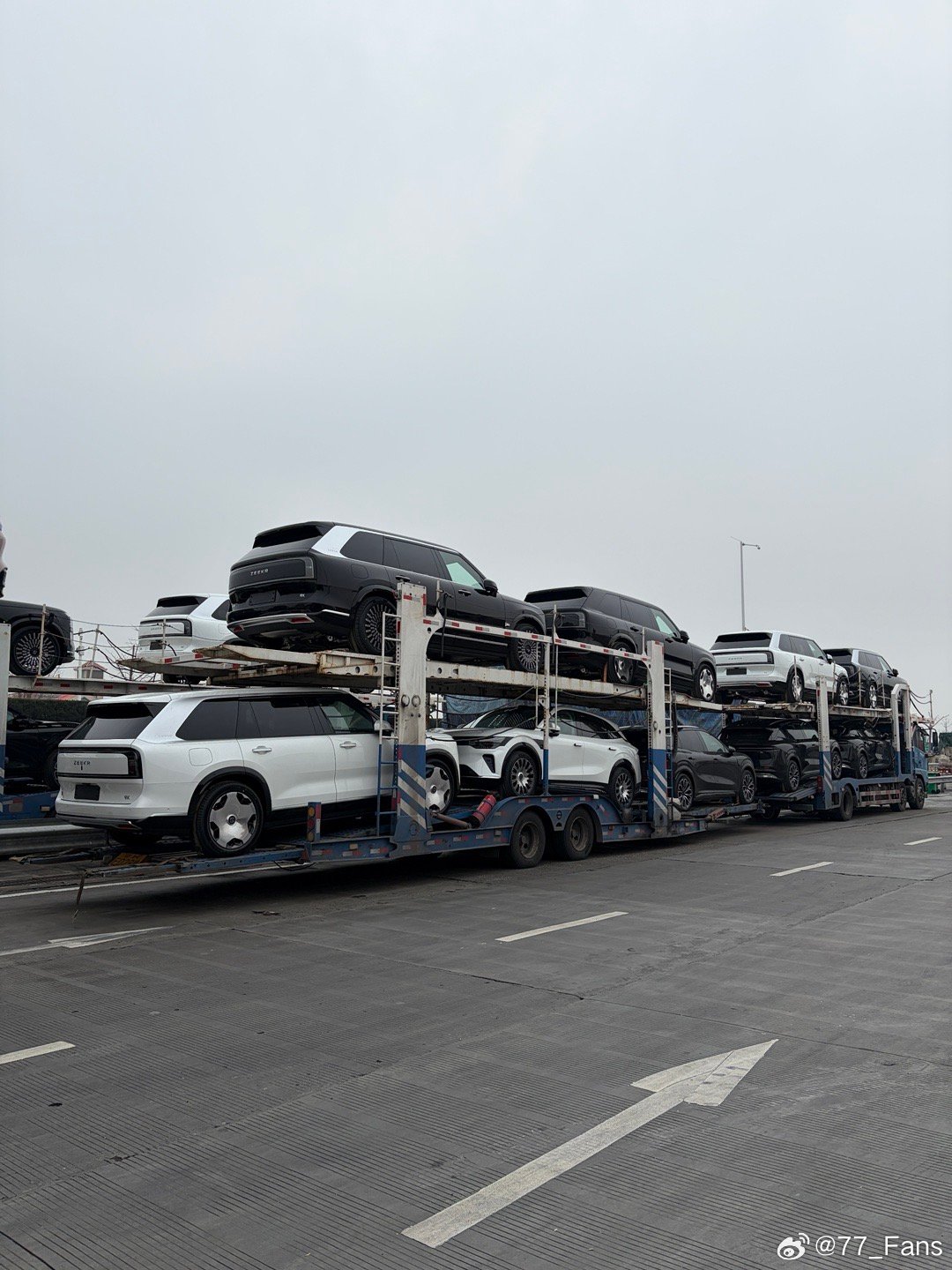 今天看铭牌才发现，原来极氪9X70度电版本的车型、最大允许总质量超过了3500