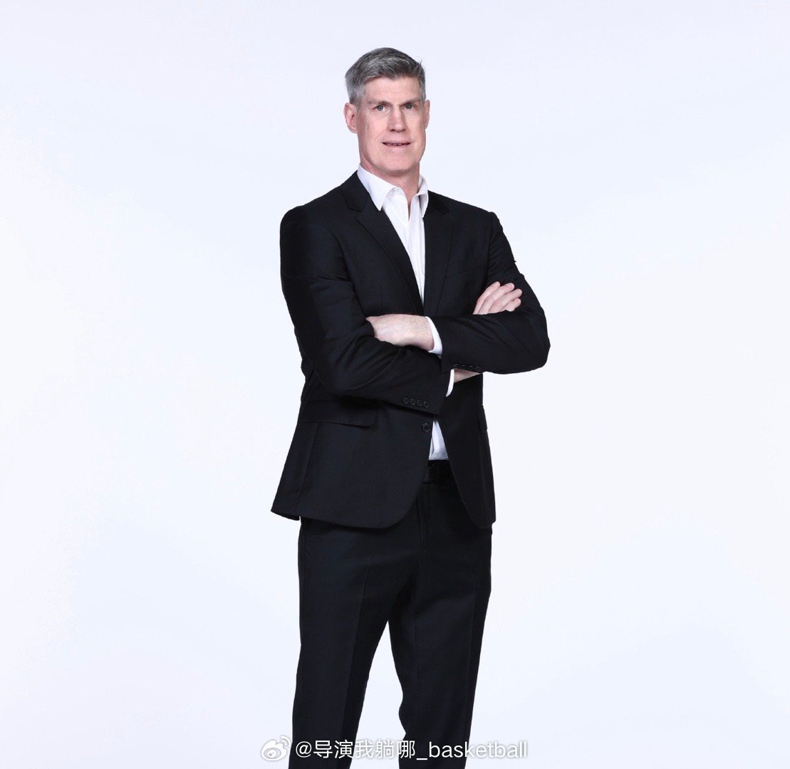 本赛季第二位下课的主教练诞生，深圳男篮主教练凯利变为助理教练，助理教练郑永刚成为