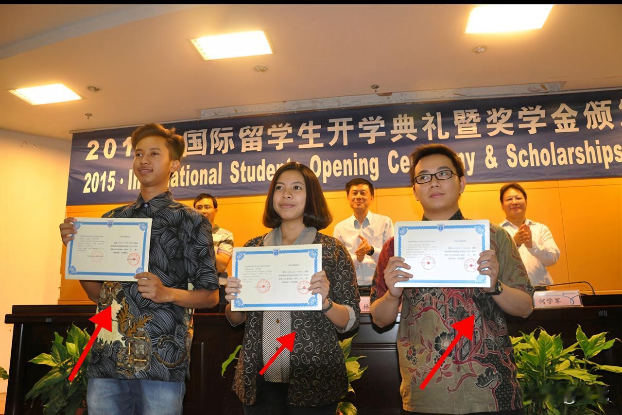 留学还能当“饭碗”？有人靠这个年入几十万！你知道吗？现在有一群被称为“职业留