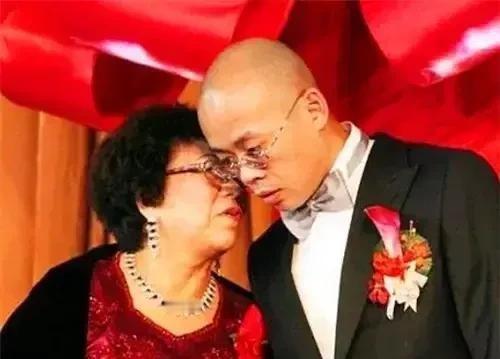 亿万富翁曹德旺婚内遇到红颜知己，写信给妻子陈凤英：“我们离婚吧，你要什么随便提”