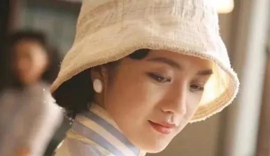 1951年，国民党女特务王化琴，被解放军战士押上刑场准备枪毙。就在这时，一个男人