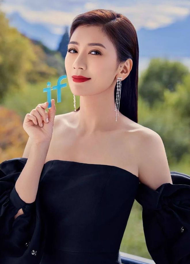 2009年，贾静雯生了一个女儿，婆婆气得破口大骂。后来贾静雯离婚，婆婆高兴坏了，