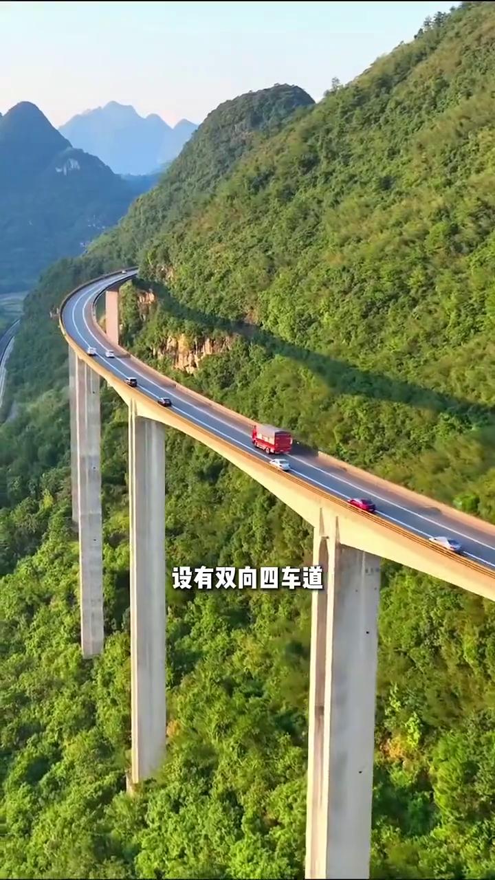 美国觉得中国人疯了，中国竟然耗资10亿在天空中建造一座大桥。这座大桥高达200多
