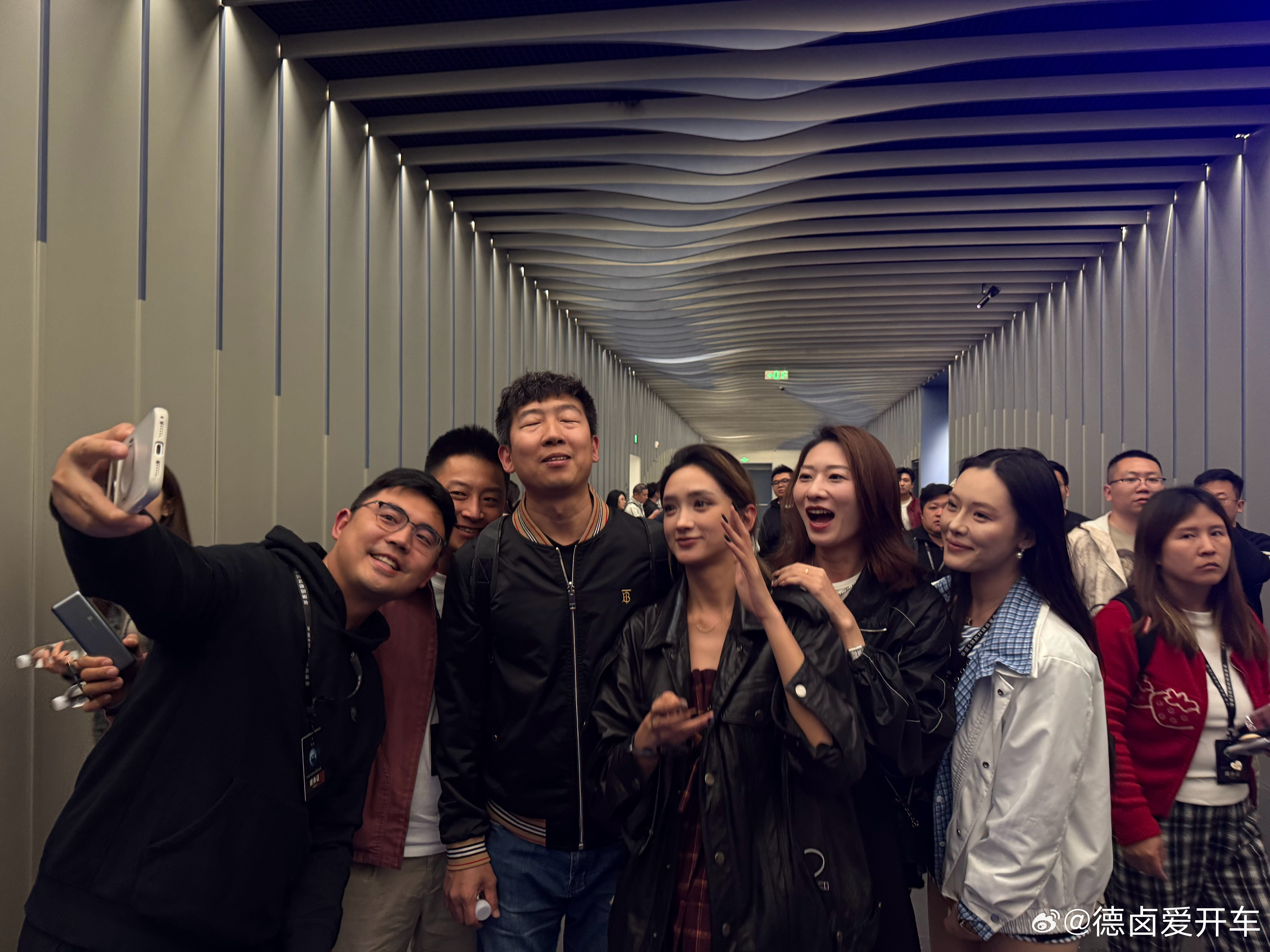 能看得出来，老套非常陶醉。