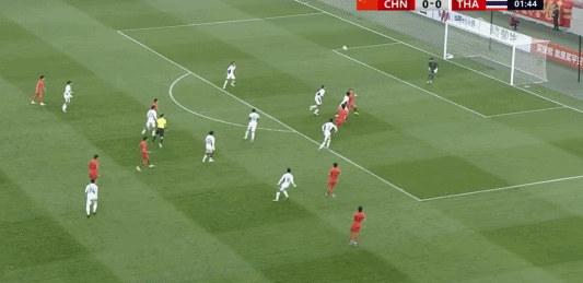 联赛里吹不好，那就去吹国际比赛吧！禁赛期的著名裁判麦麦提江，今晚出现在西安国际