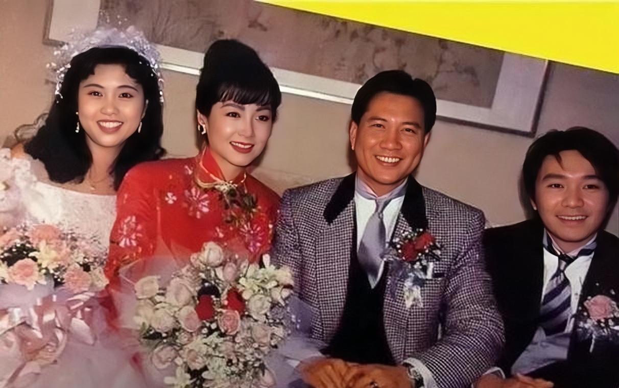 周星驰与万辛良的旧照，周星驰为万辛良当伴郎的画面。1992年，万辛良与第一任妻