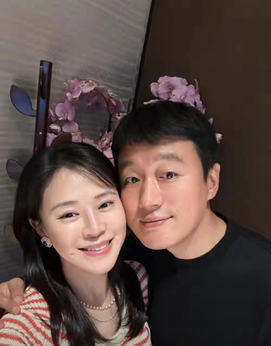 偶遇佟大为父女！俩女儿身高均超180，被路人撞反应太圈粉大年初四，