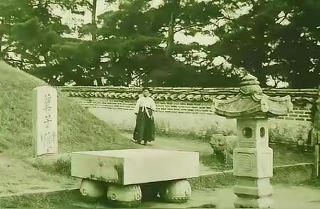 照片为平壤箕子陵，已经被毁掉了，夷为一片废墟。系1102年高丽肃宗所建，属纪念性