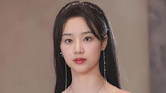 短剧女王宝座惊现黑马!昔日顶流跌出30强,她凭一部剧封神登顶